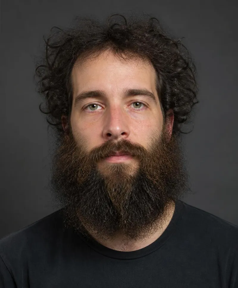 Curly, unruly beard before using the BRAVEN comb